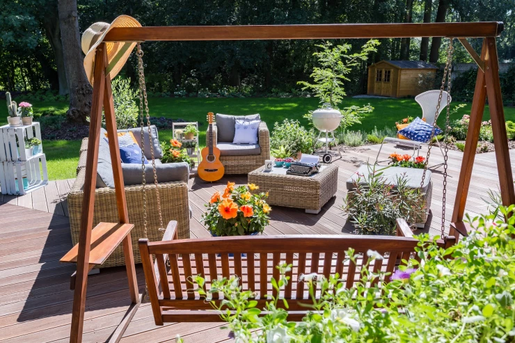 Mit unseren Kauftipps findest du die ideale Hollywoodschaukel für Garten, Balkon und Terrasse